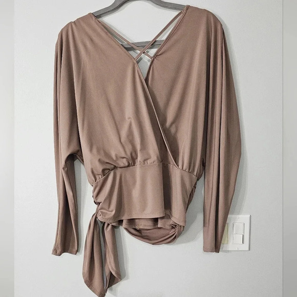 Buckle Top, Surplice Side Tie Top WILLOW & ROOT Size, XL - Picture 7 of 10